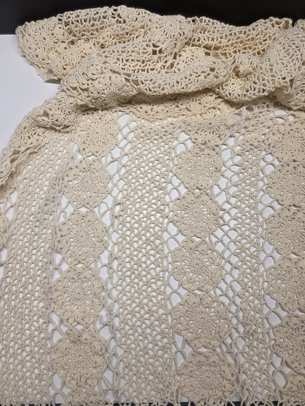 Large Oval Ivory Crochet Tablecloth Handmade Vintage Bohemian Cottagecore - Picture 6 of 6